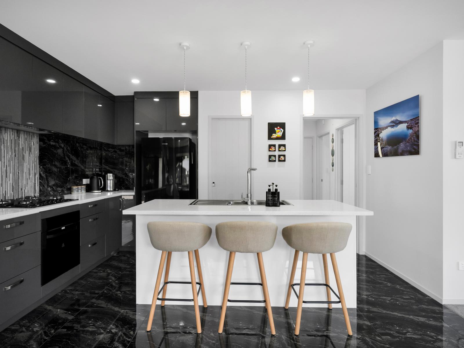 3 Frederick Place, Whalers Gate