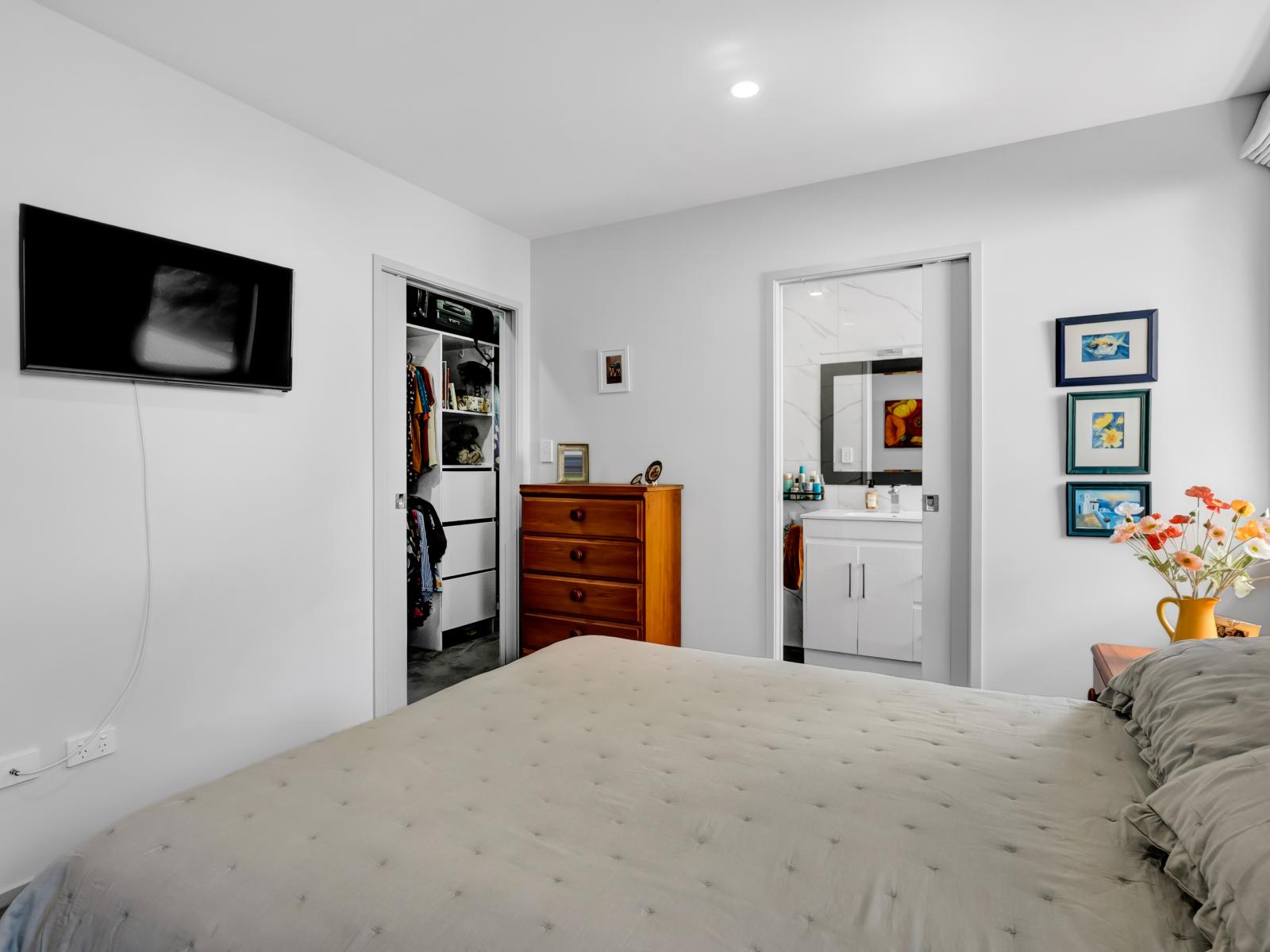 3 Frederick Place, Whalers Gate