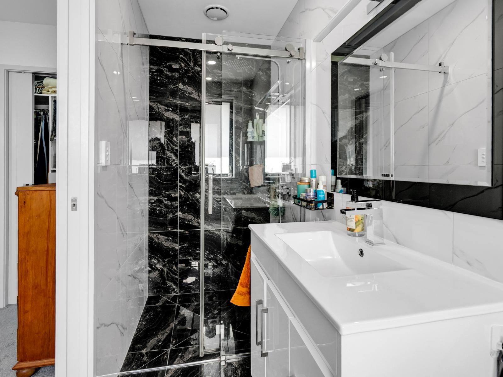 3 Frederick Place, Whalers Gate