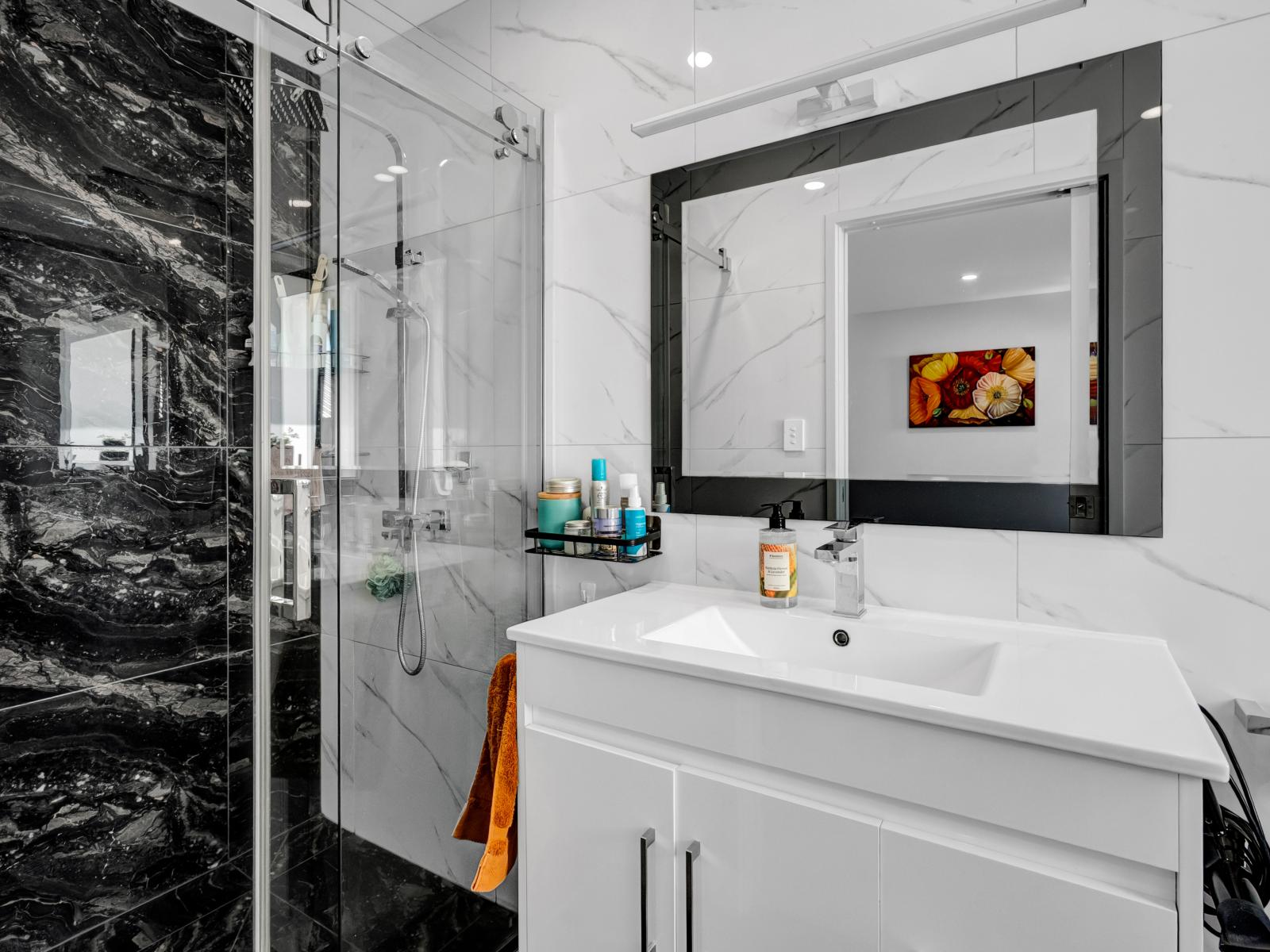 3 Frederick Place, Whalers Gate