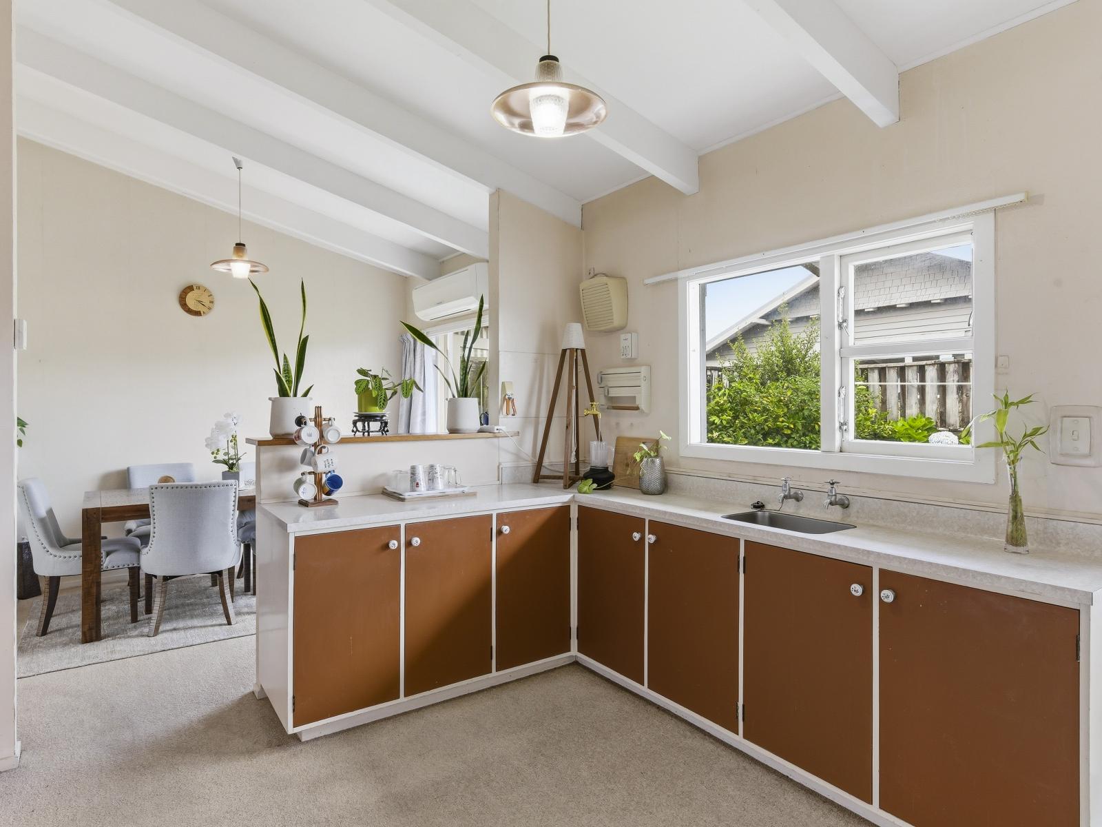 556 Queen Street East, Levin