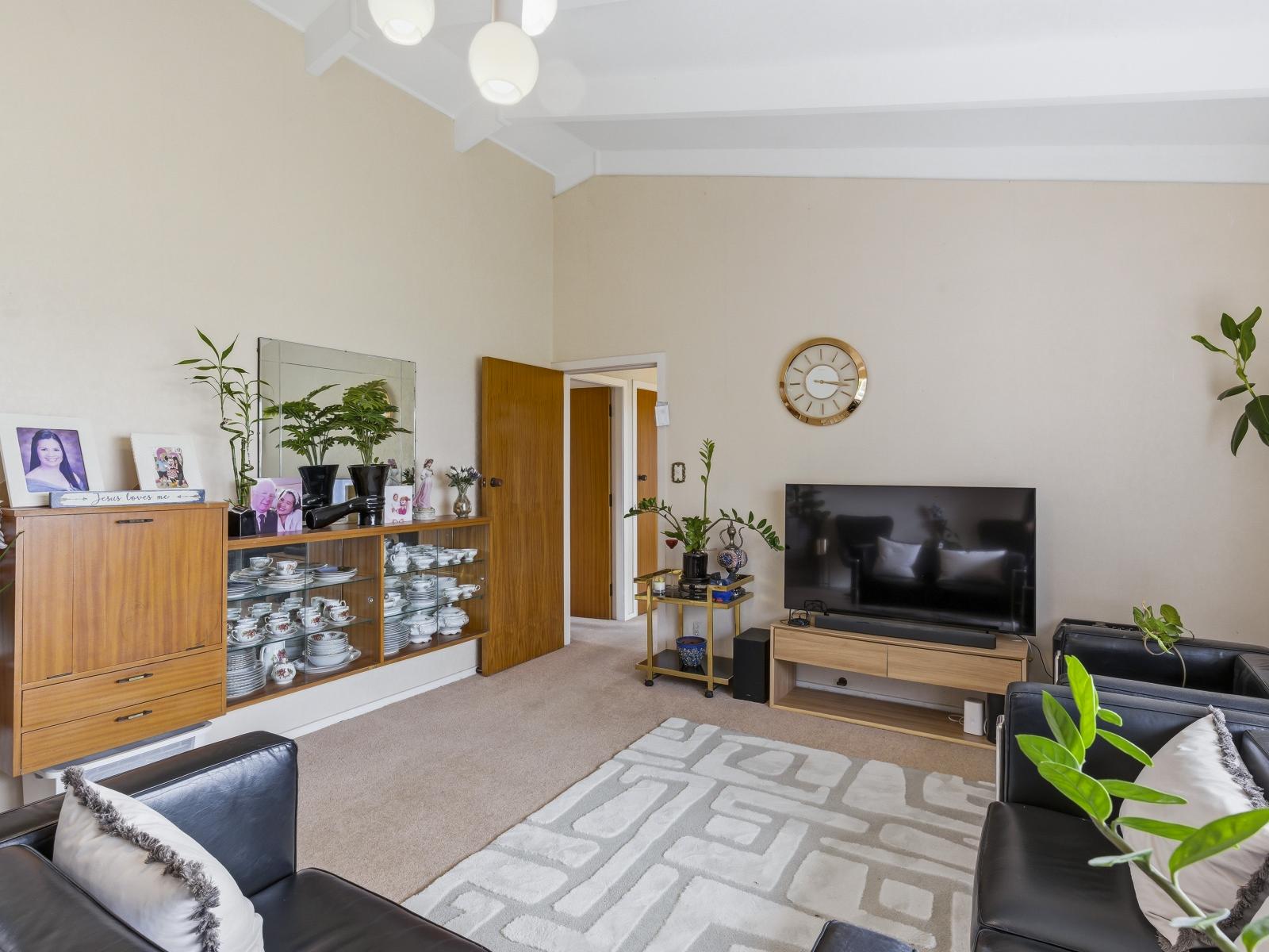 556 Queen Street East, Levin