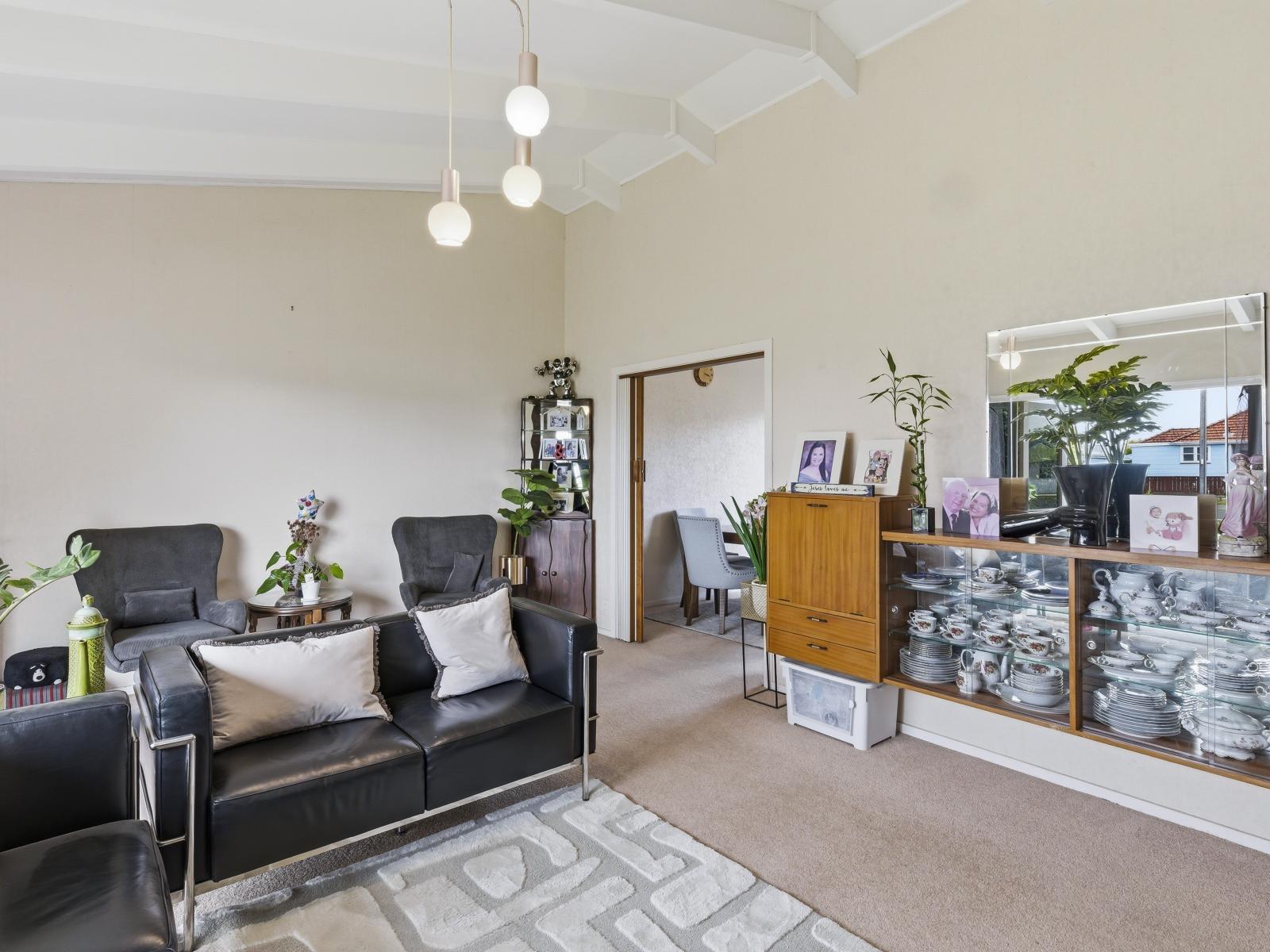 556 Queen Street East, Levin