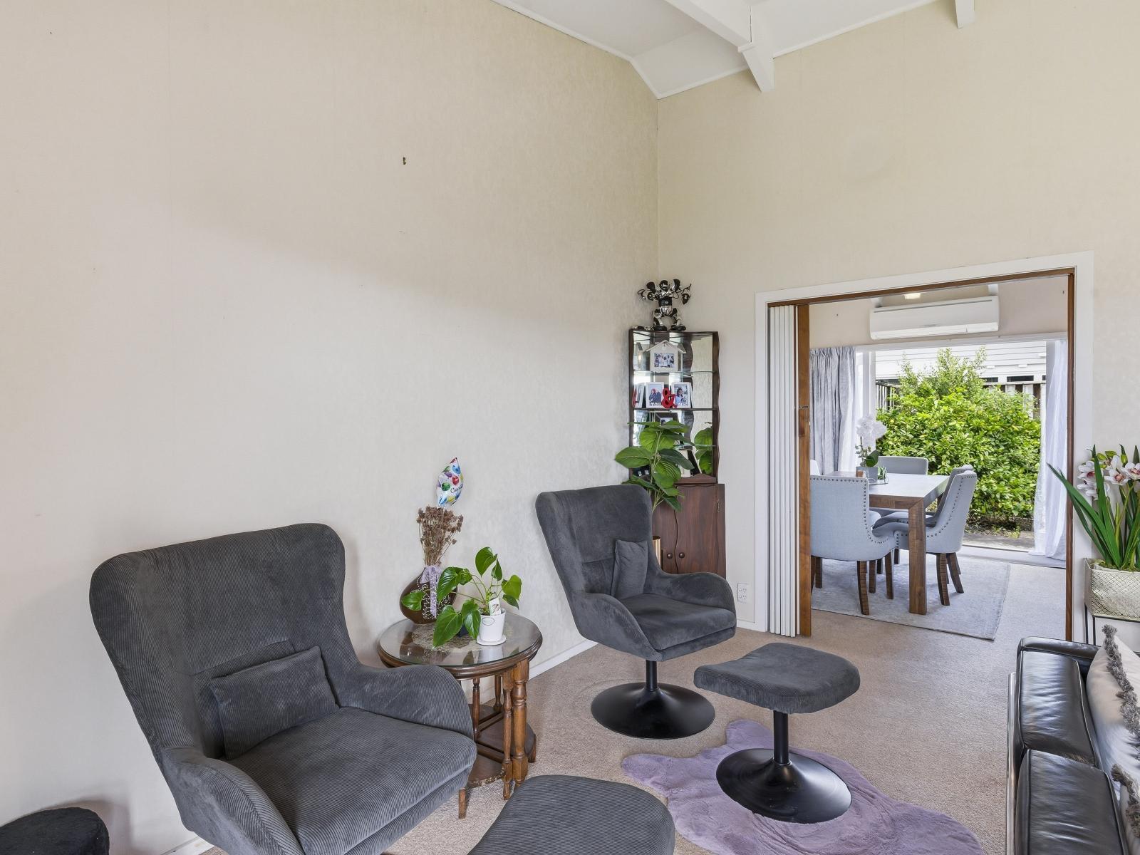 556 Queen Street East, Levin