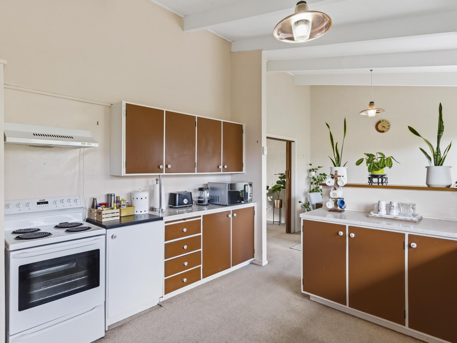 556 Queen Street East, Levin