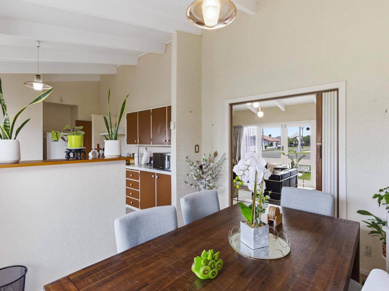 556 Queen Street East, Levin