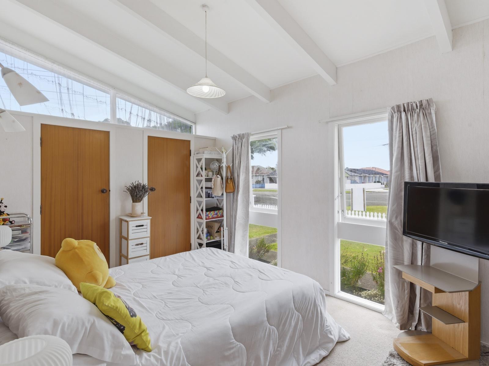 556 Queen Street East, Levin