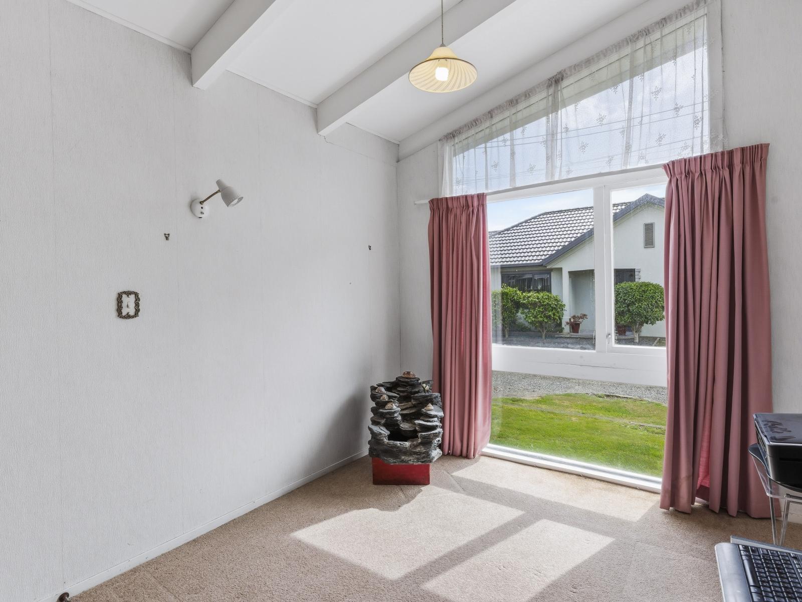 556 Queen Street East, Levin