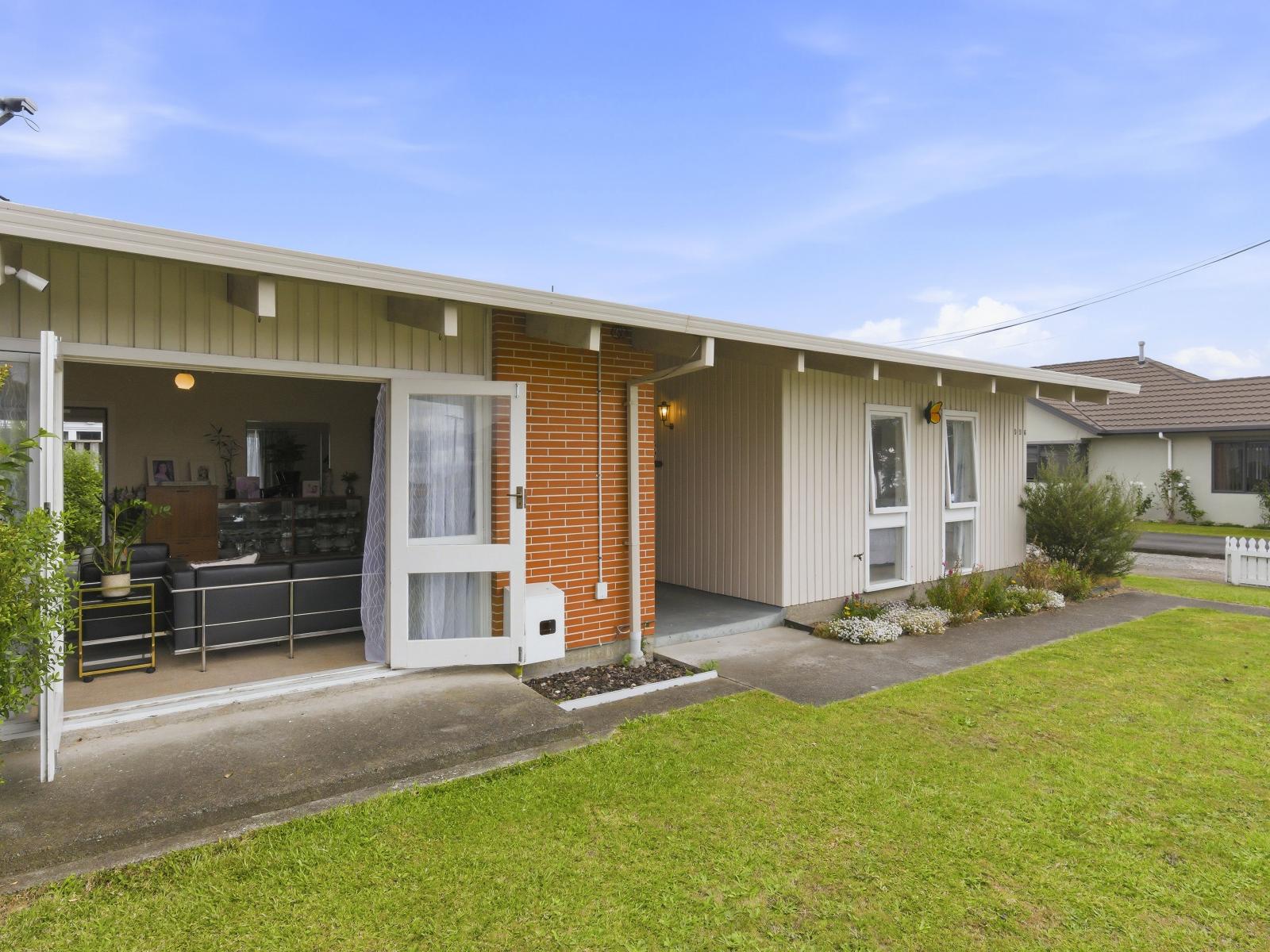 556 Queen Street East, Levin