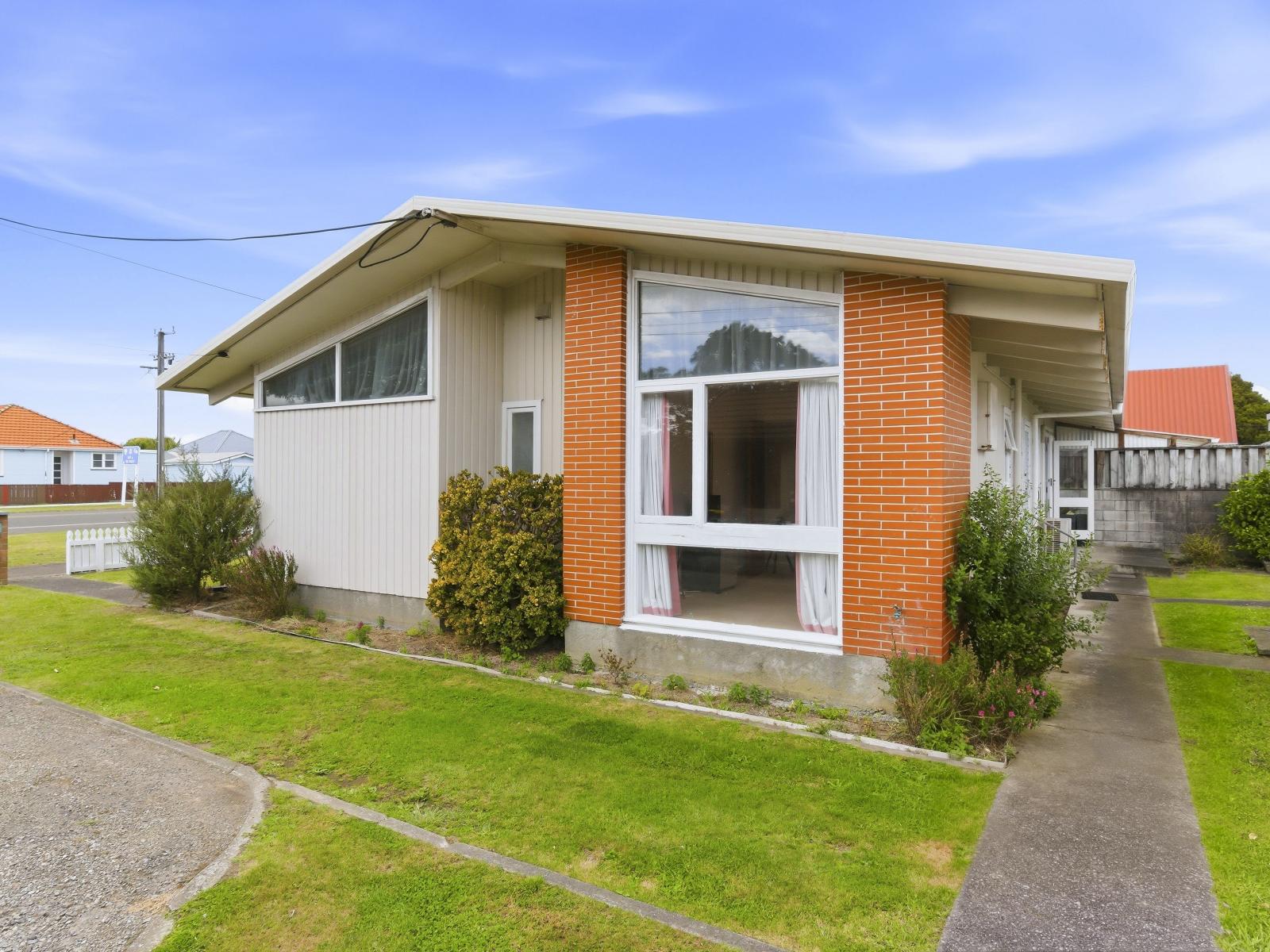 556 Queen Street East, Levin