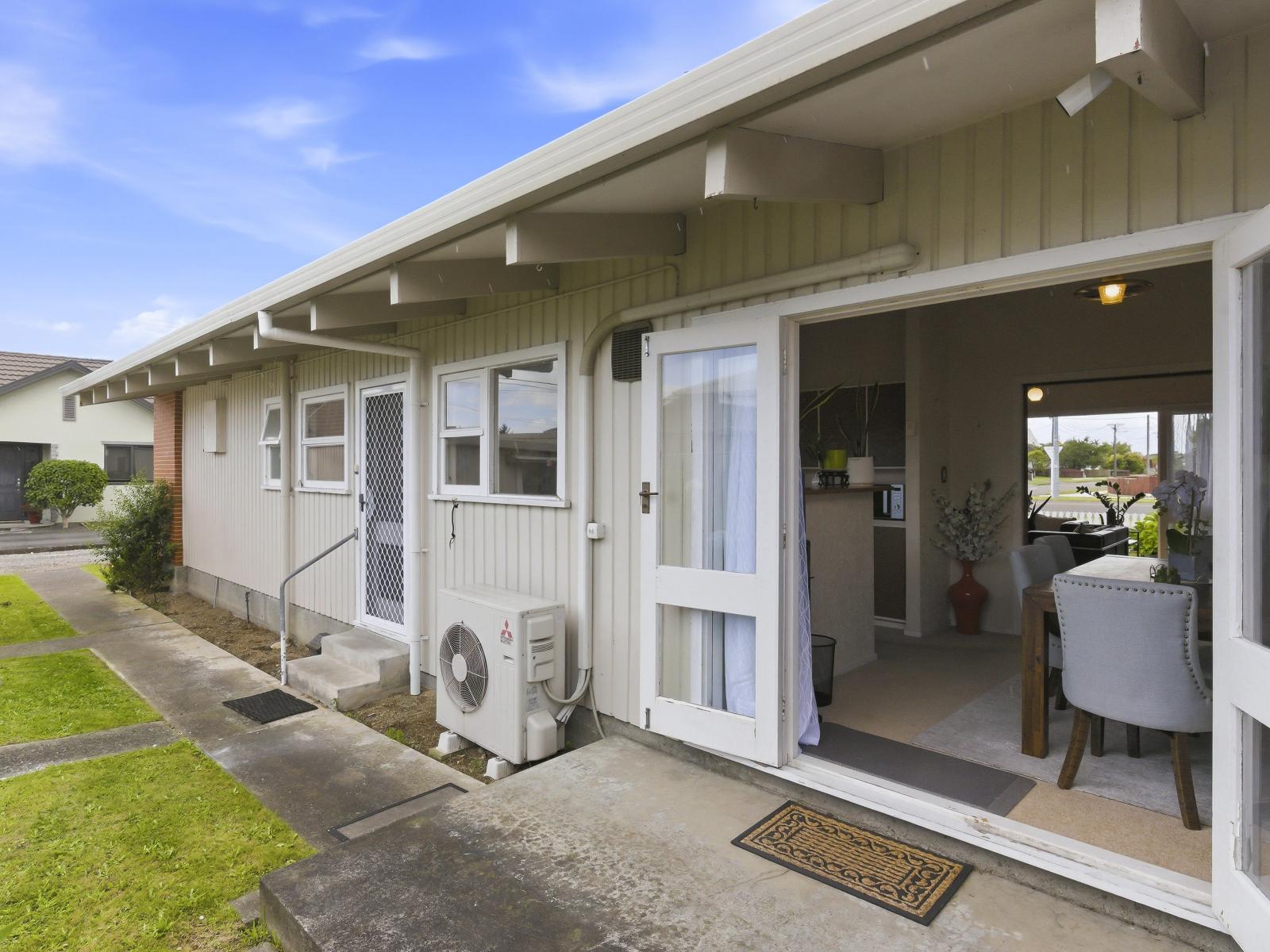 556 Queen Street East, Levin