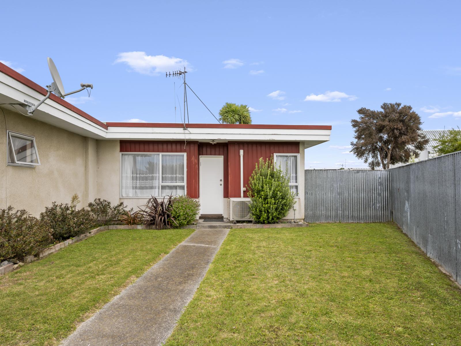 3, 5 and 7 London Place, Tamatea