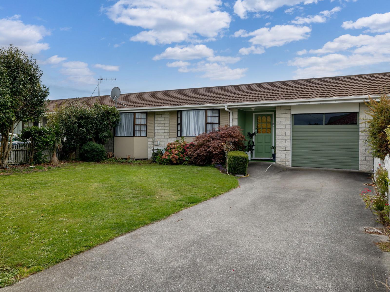 36 Criterion Street, Bulls