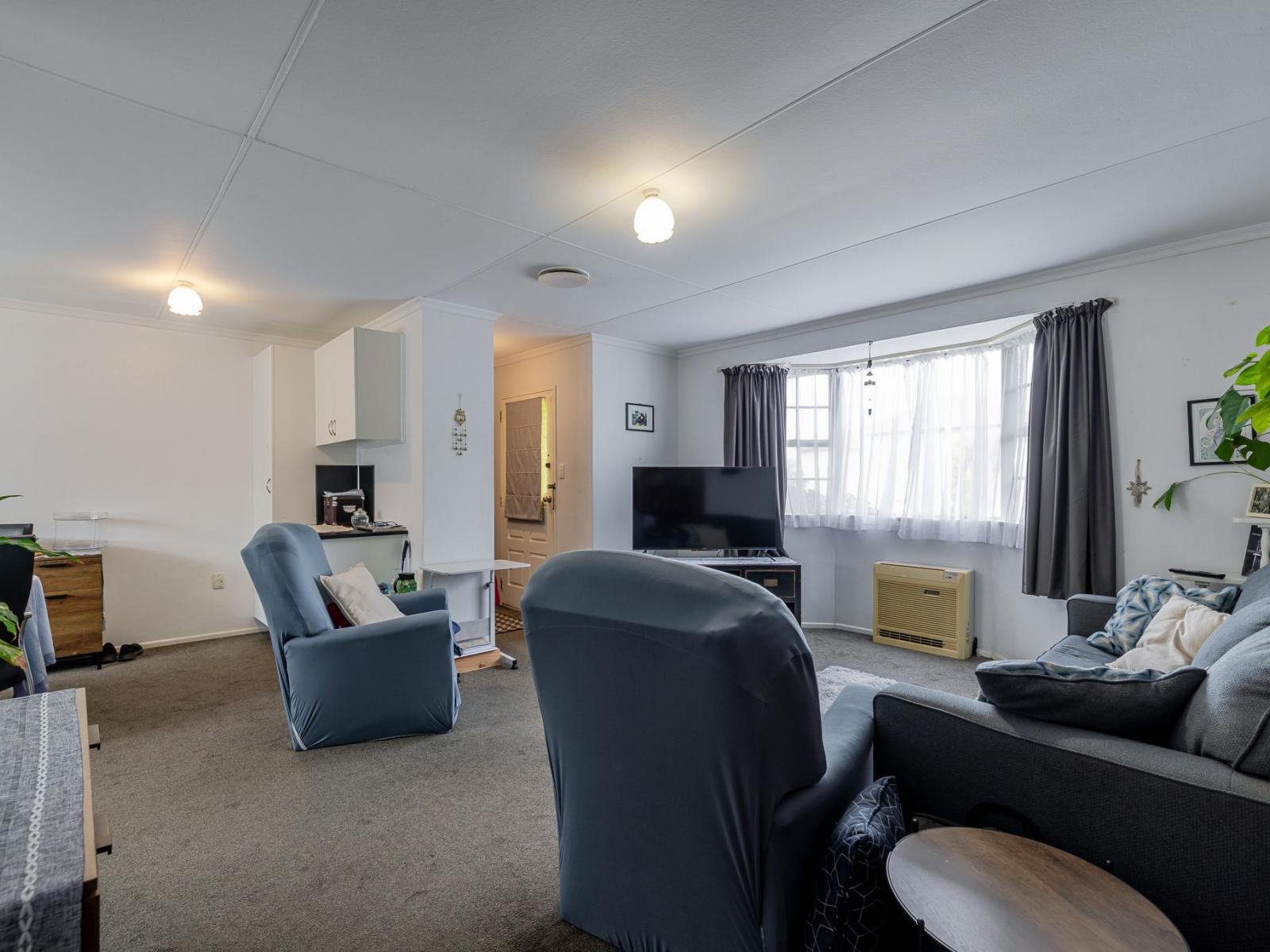 36 Criterion Street, Bulls