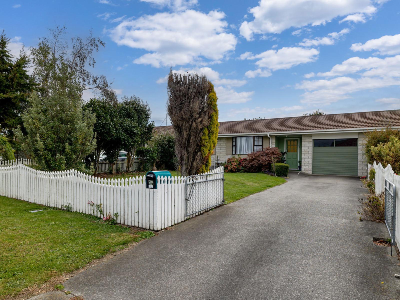 36 Criterion Street, Bulls