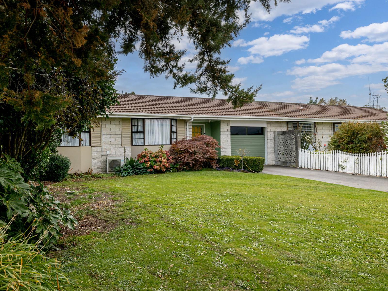 36 Criterion Street, Bulls