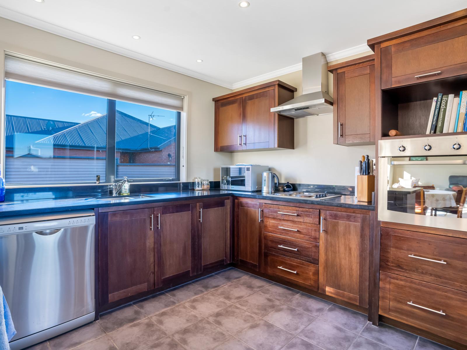 12 Essex Street, Winton