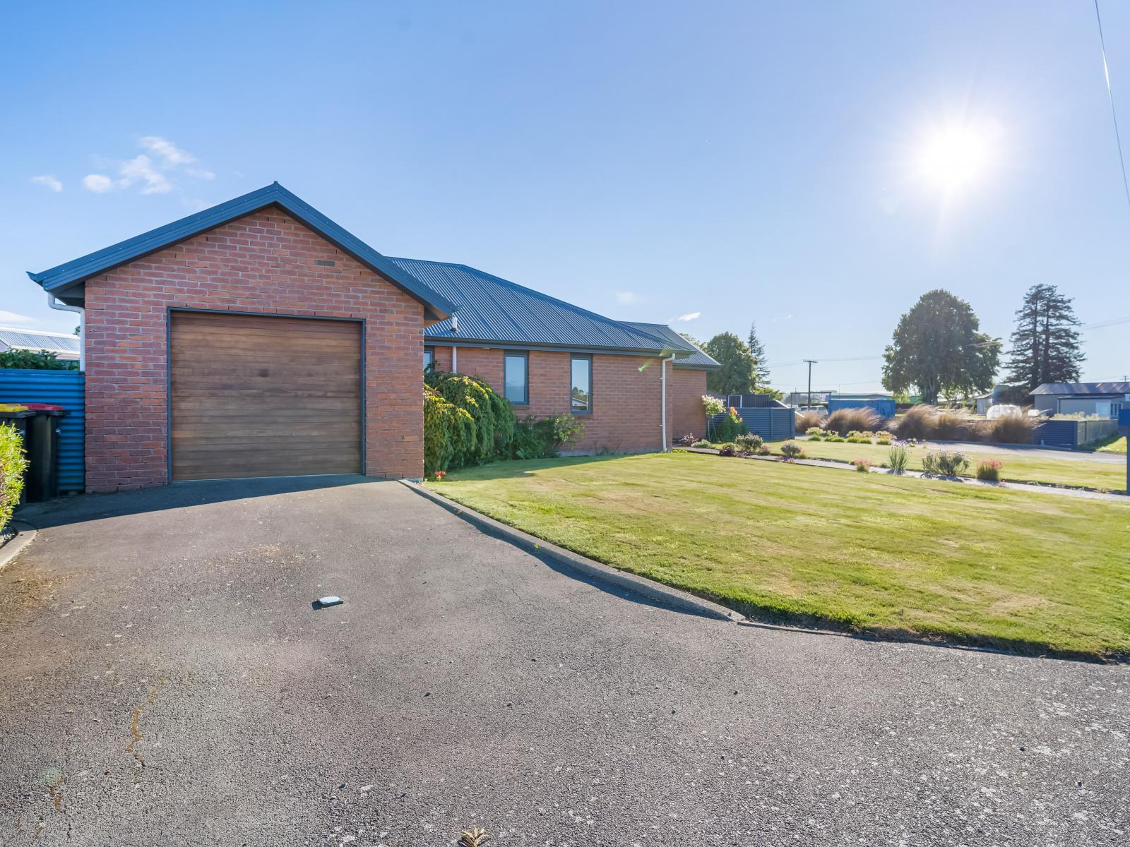 12 Essex Street, Winton