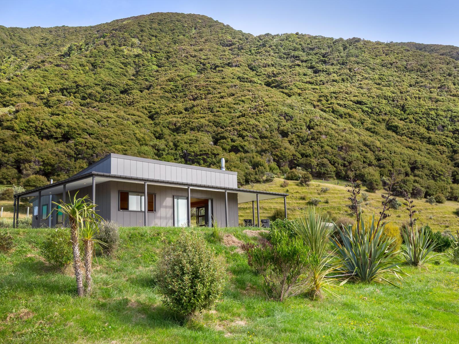 574 Tora Farm Settlement Road, Tora