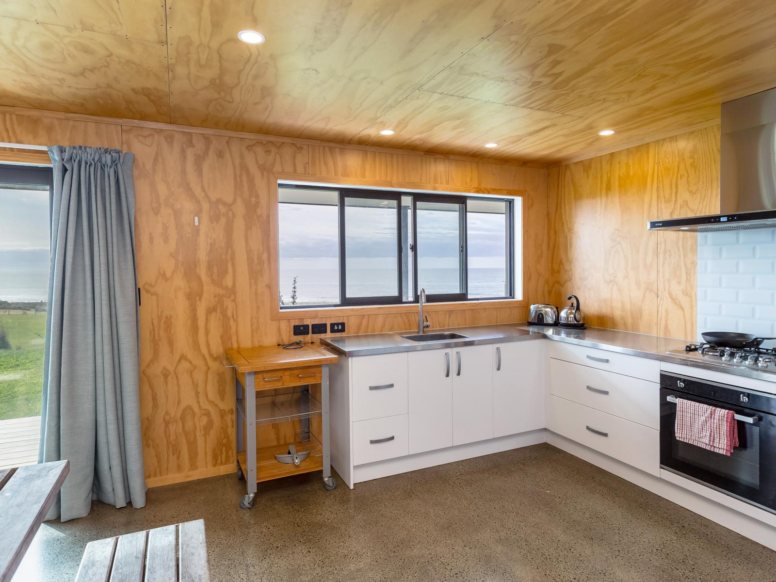 574 Tora Farm Settlement Road, Tora