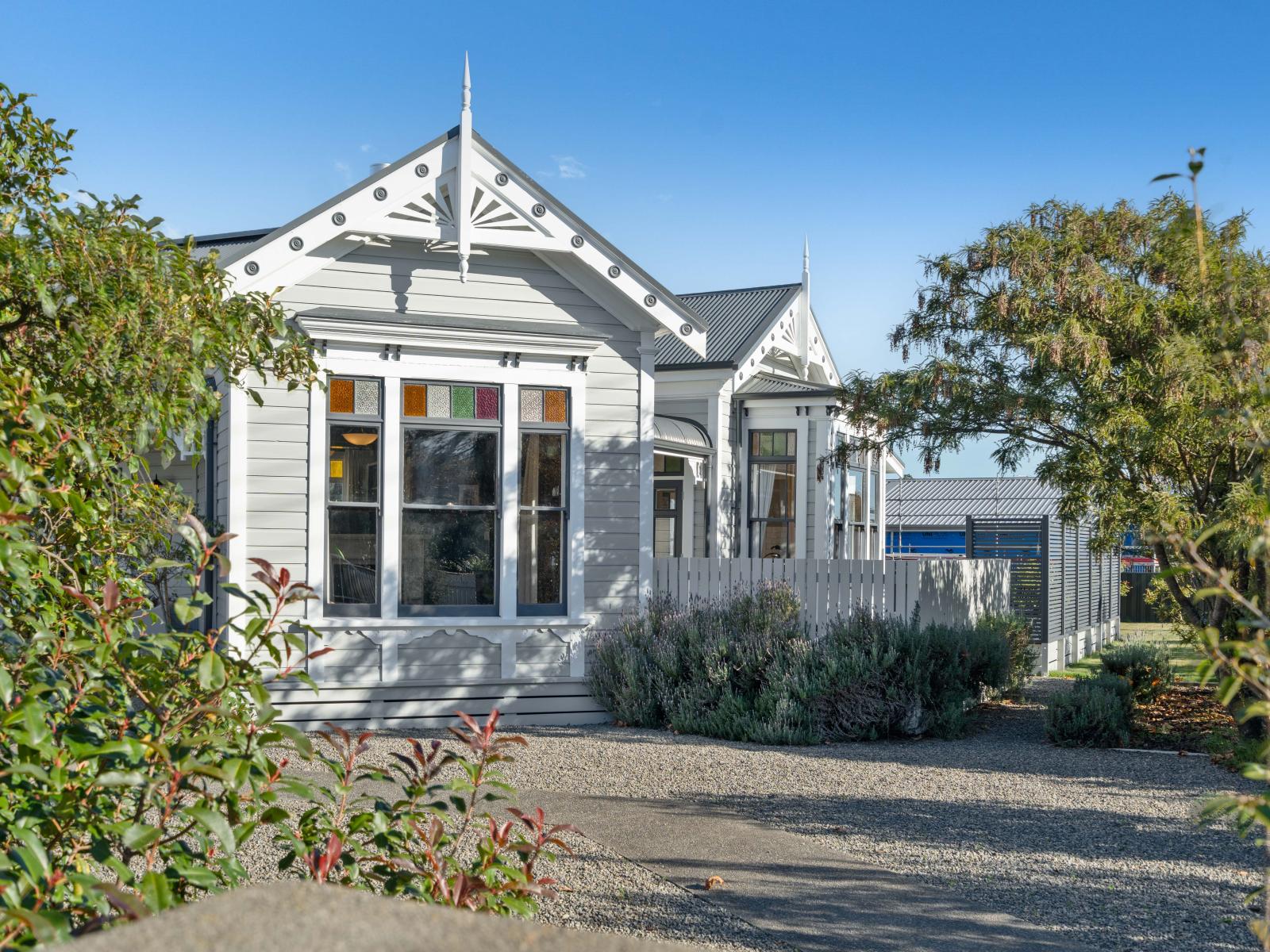 260 High Street North, Carterton