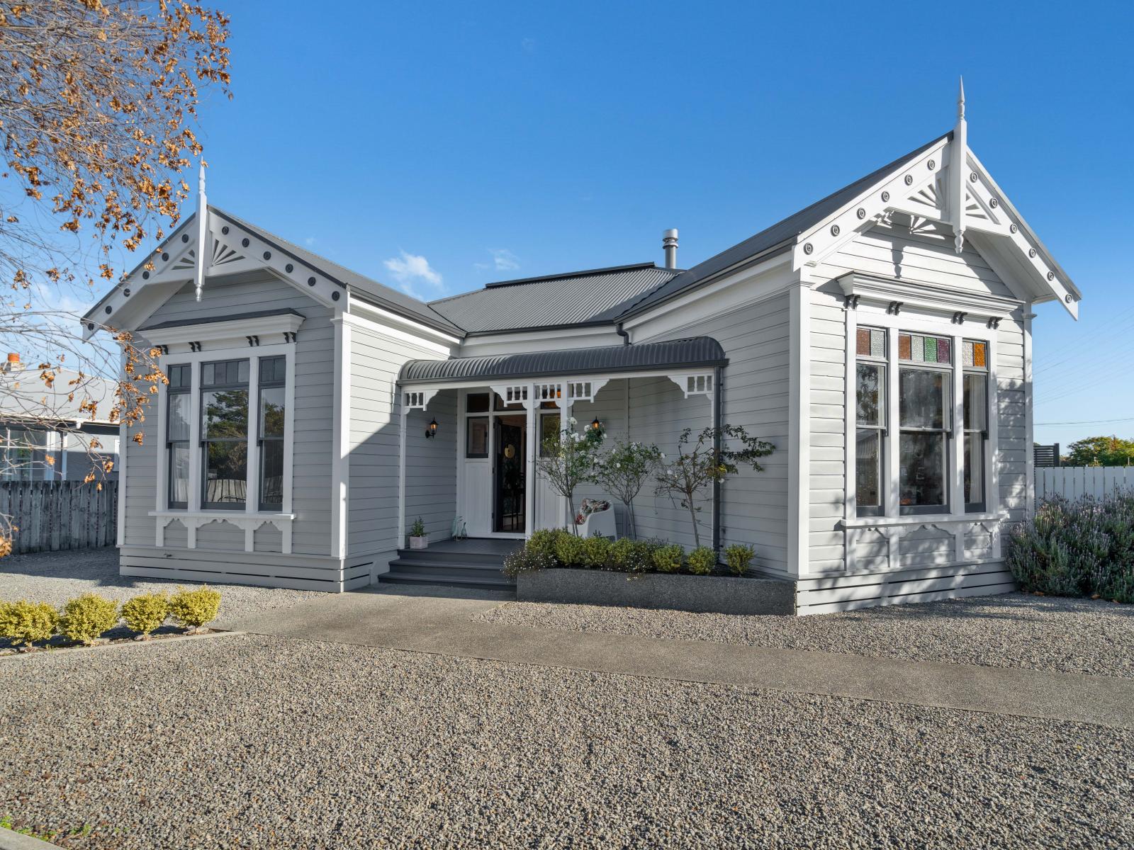 260 High Street North, Carterton