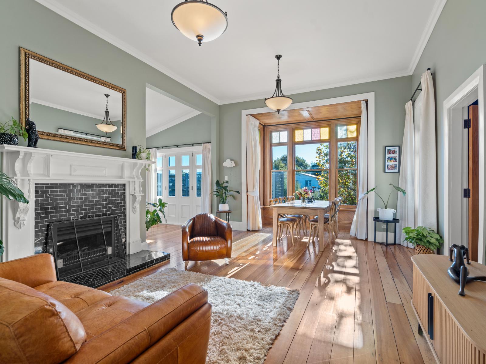 260 High Street North, Carterton