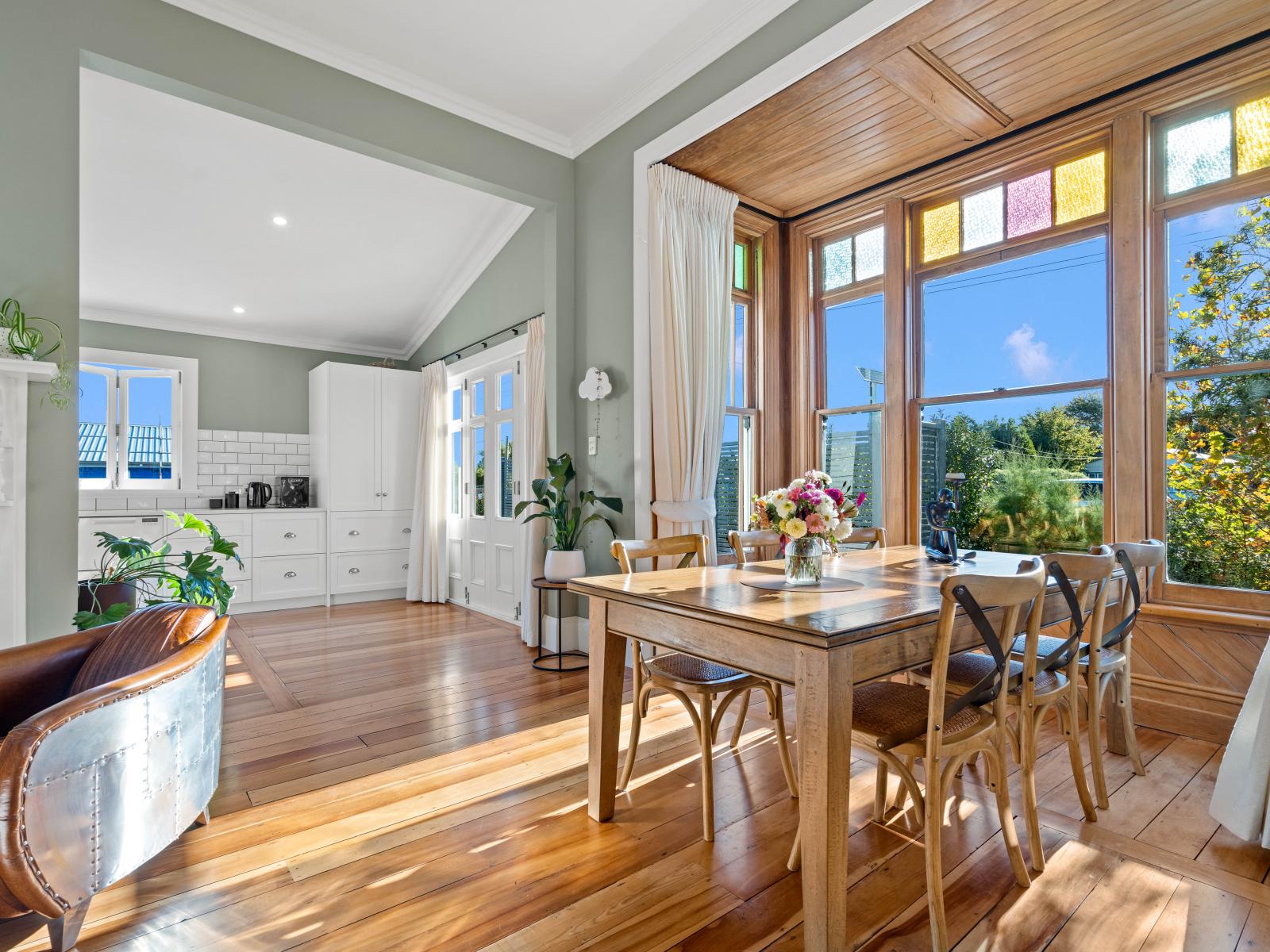 260 High Street North, Carterton