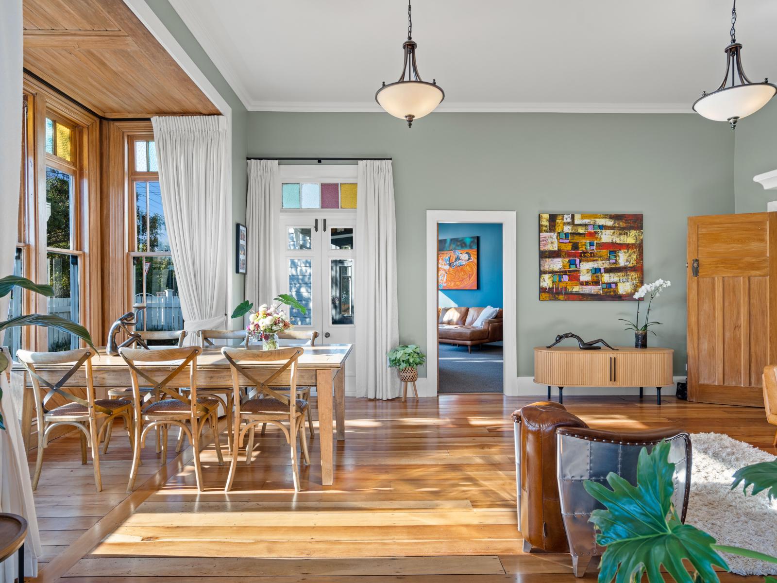 260 High Street North, Carterton