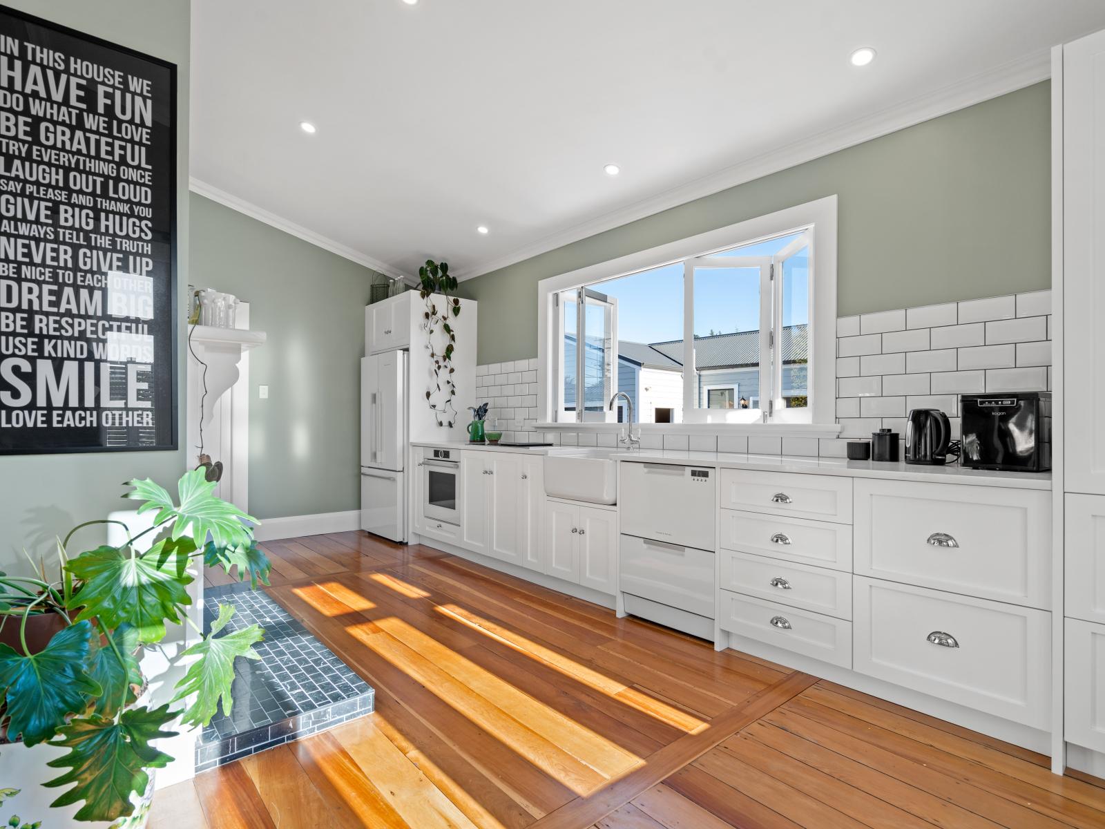 260 High Street North, Carterton