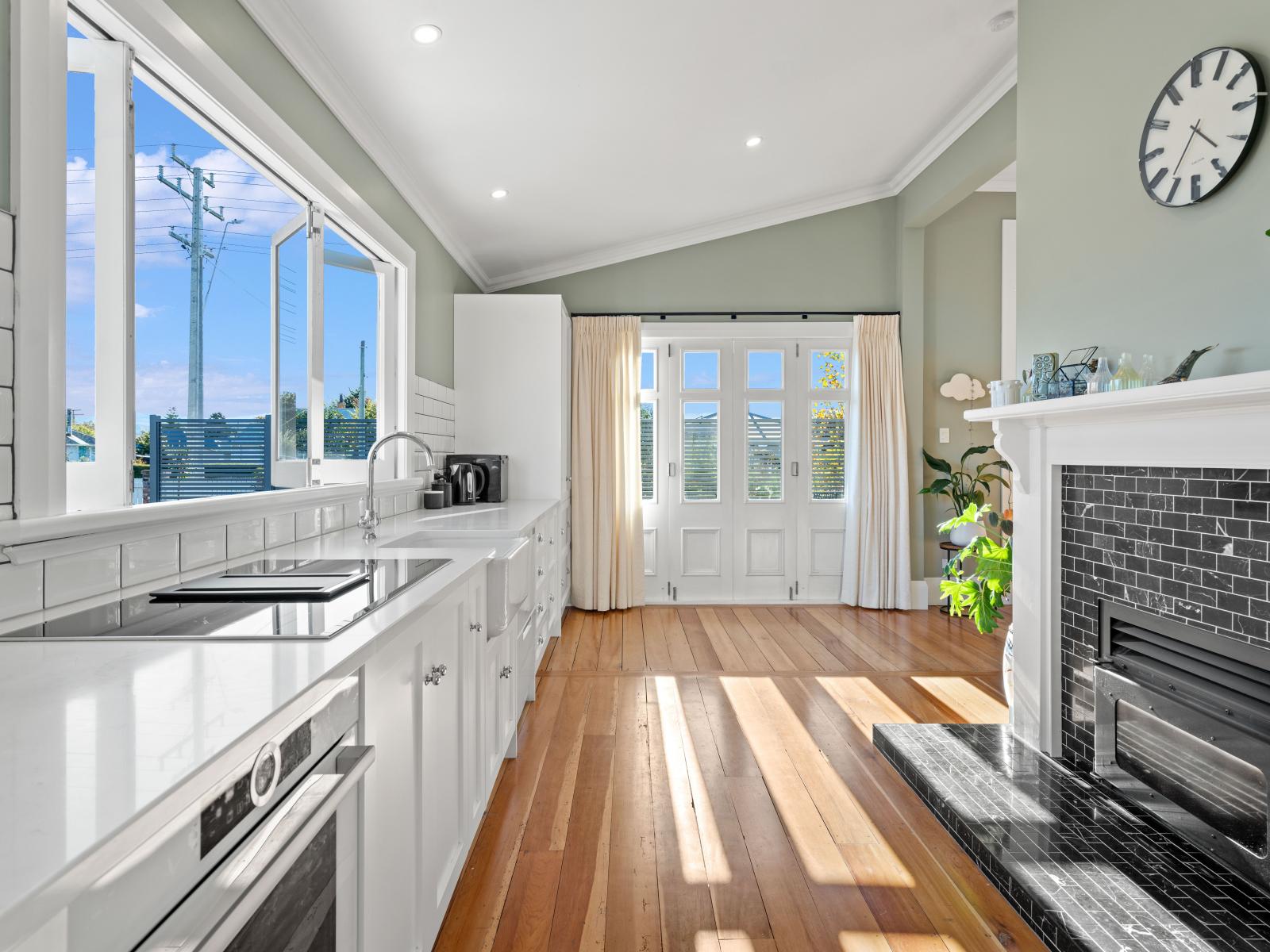 260 High Street North, Carterton