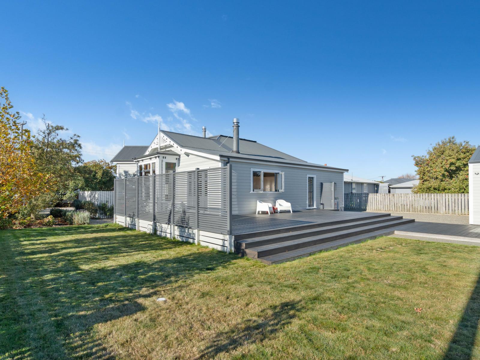 260 High Street North, Carterton