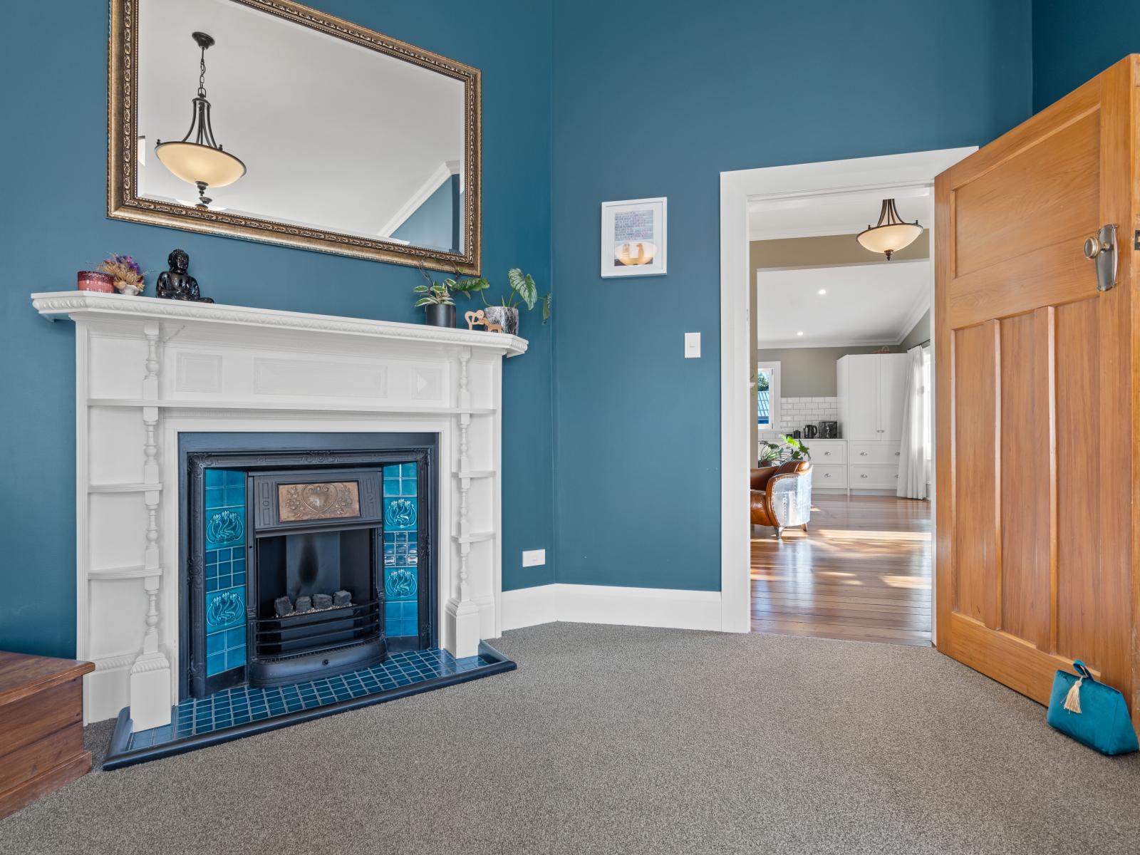 260 High Street North, Carterton