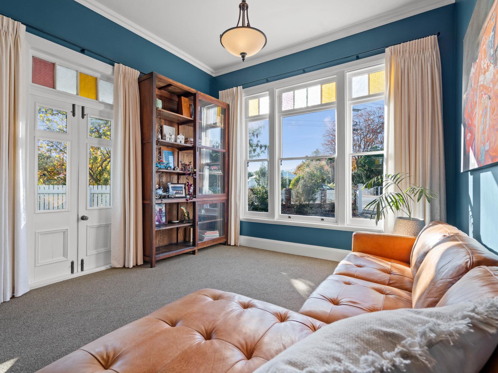 260 High Street North, Carterton