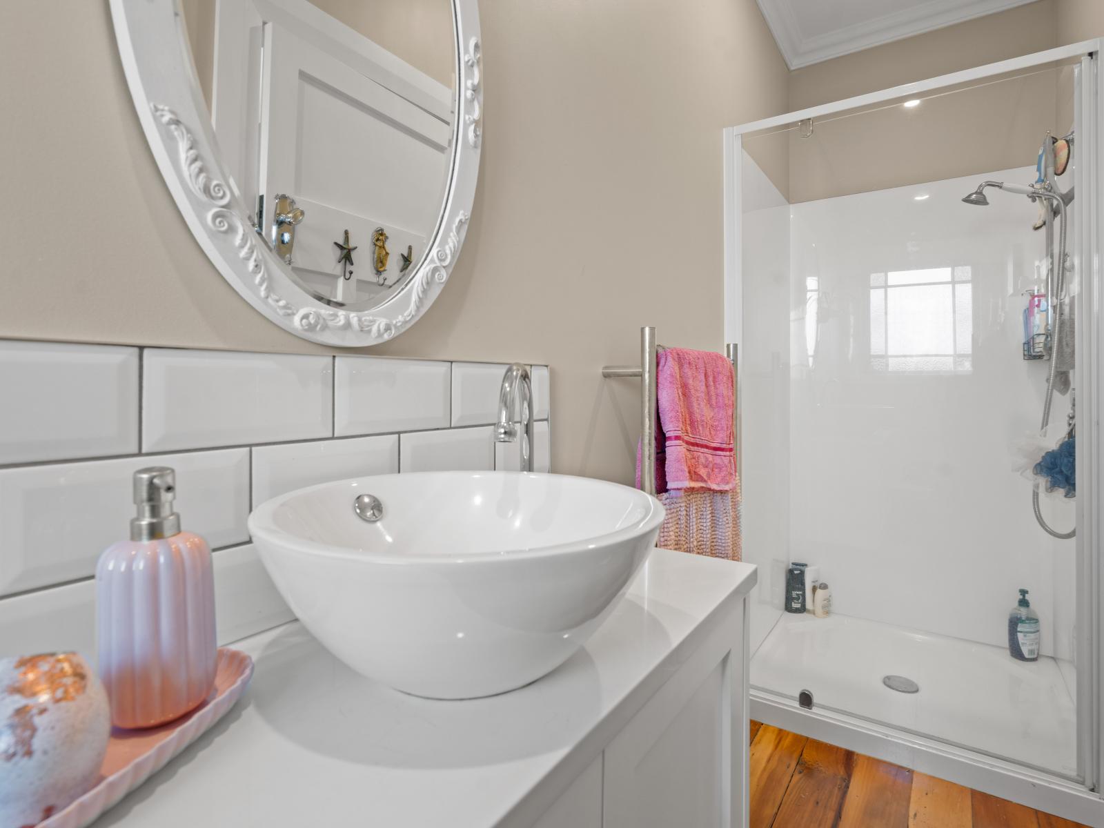 260 High Street North, Carterton