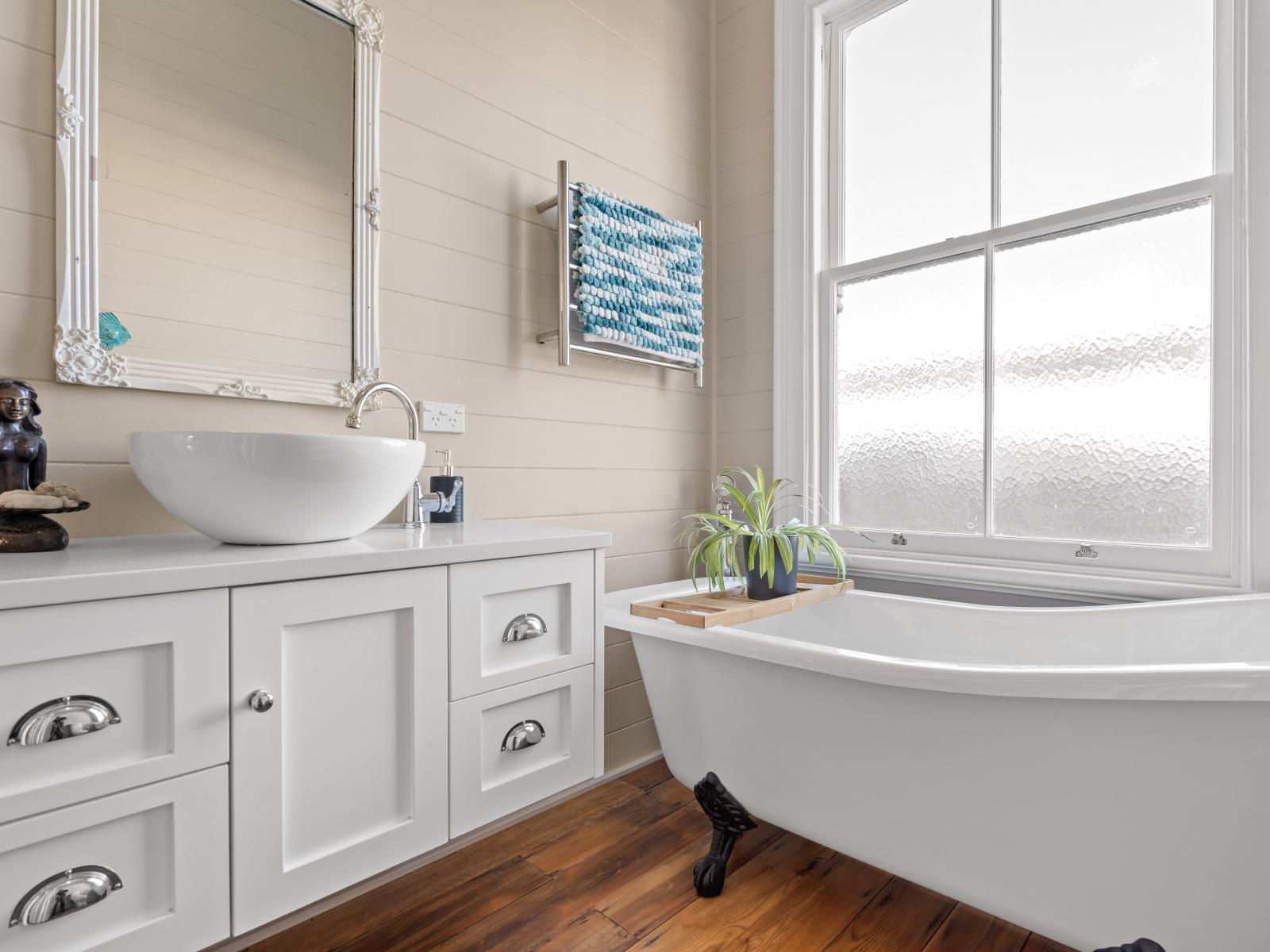 260 High Street North, Carterton