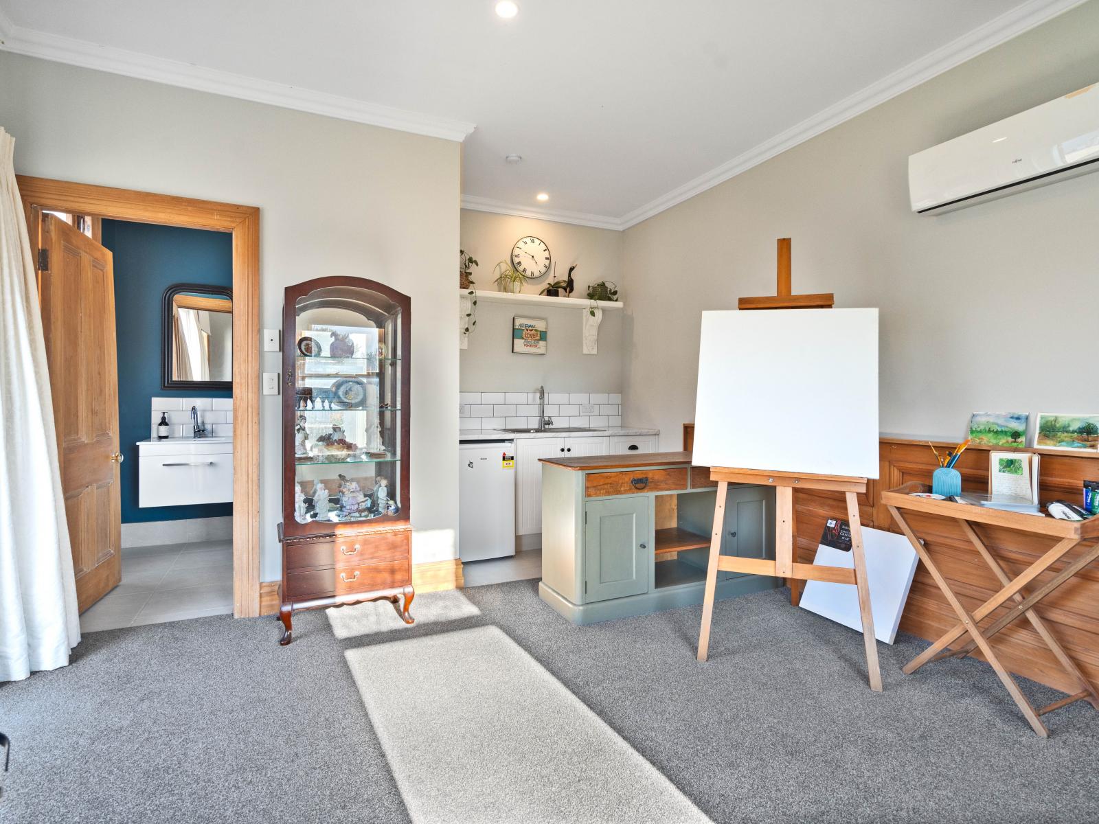 260 High Street North, Carterton