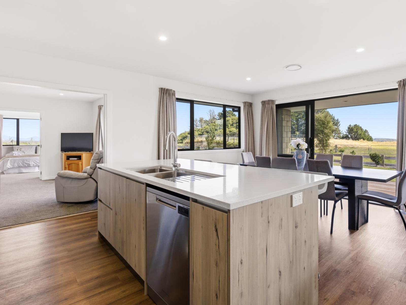 1 Glendas Way, Acacia Bay