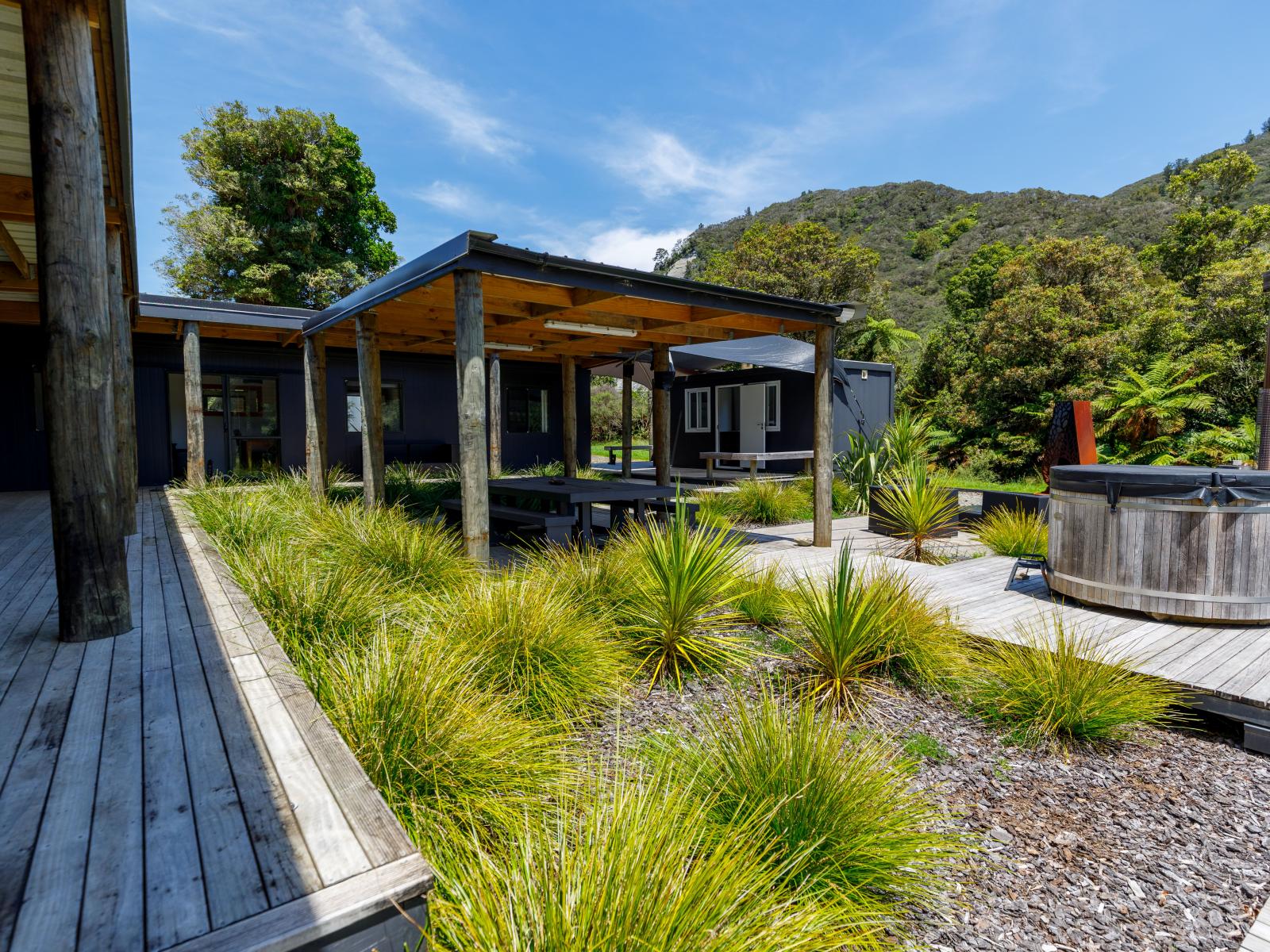 2109 Okau Road, Ahititi