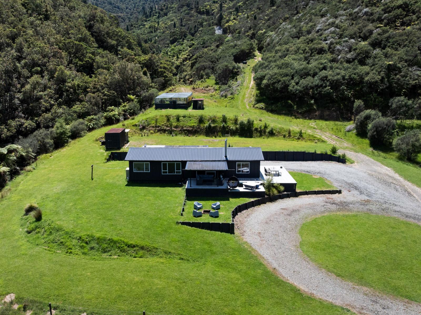 2109 Okau Road, Ahititi