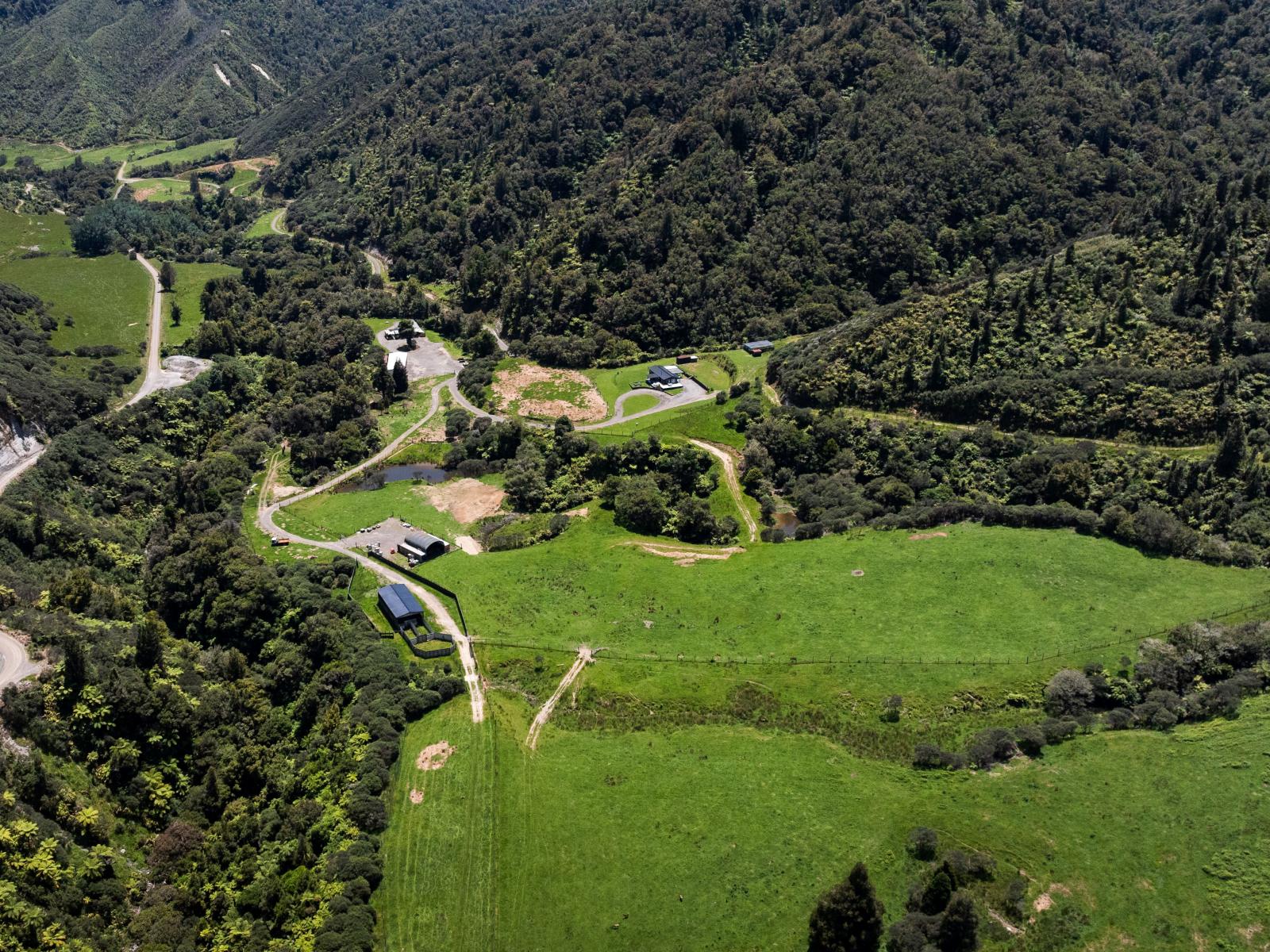 2109 Okau Road, Ahititi