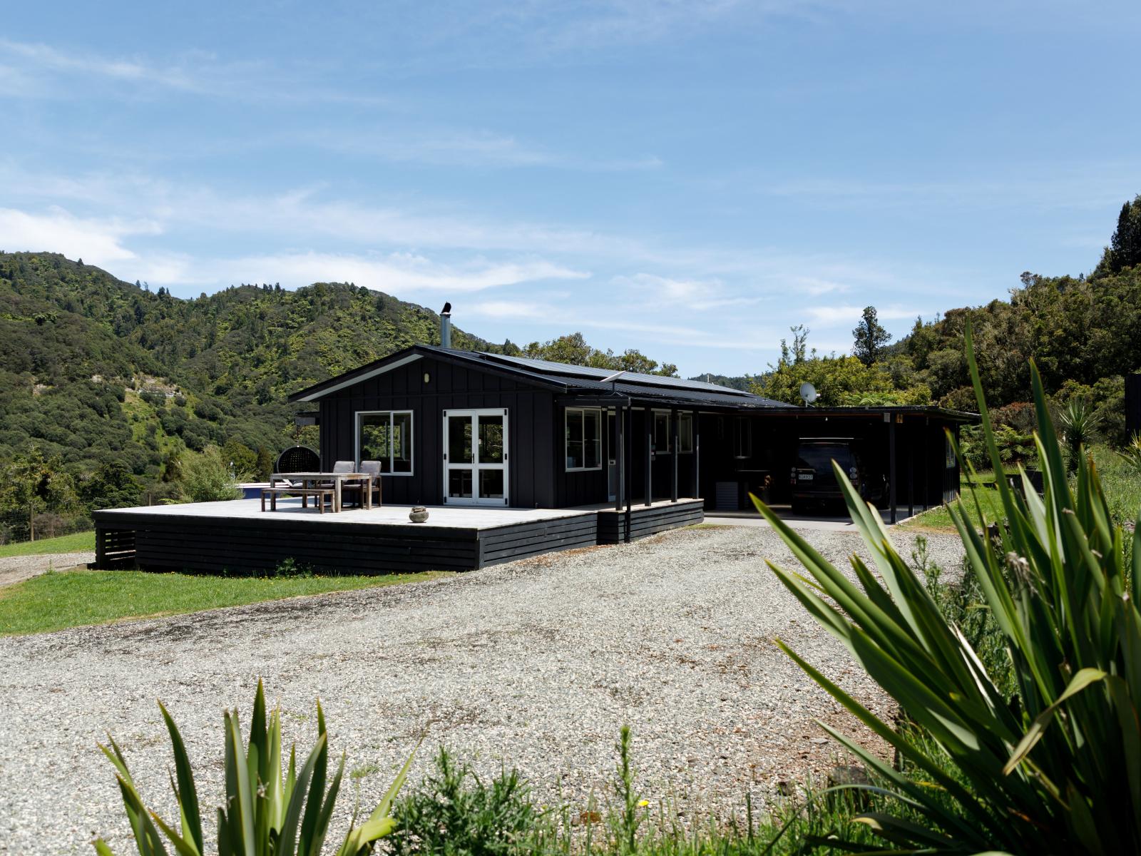 2109 Okau Road, Ahititi