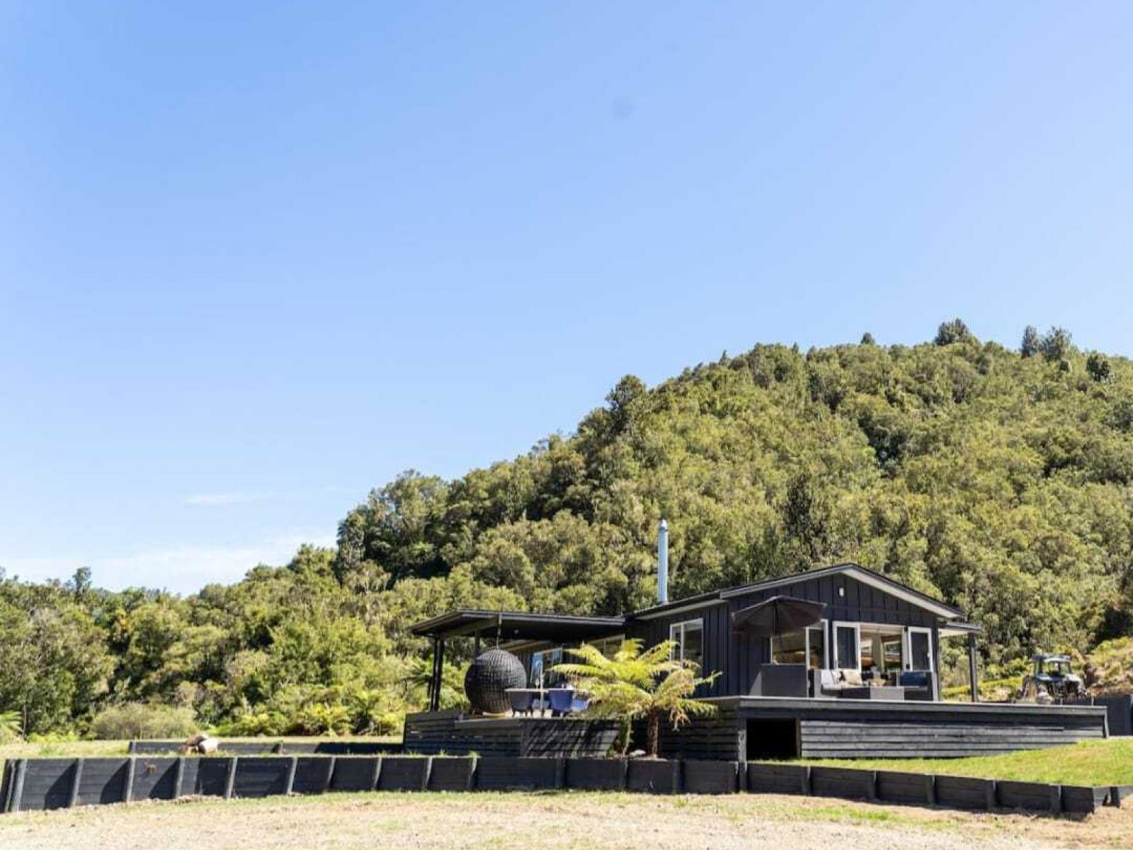 2109 Okau Road, Ahititi