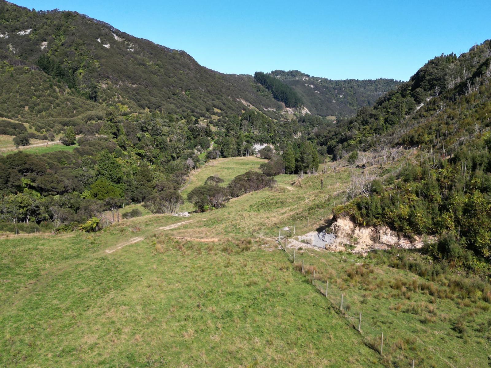 2109 Okau Road, Ahititi