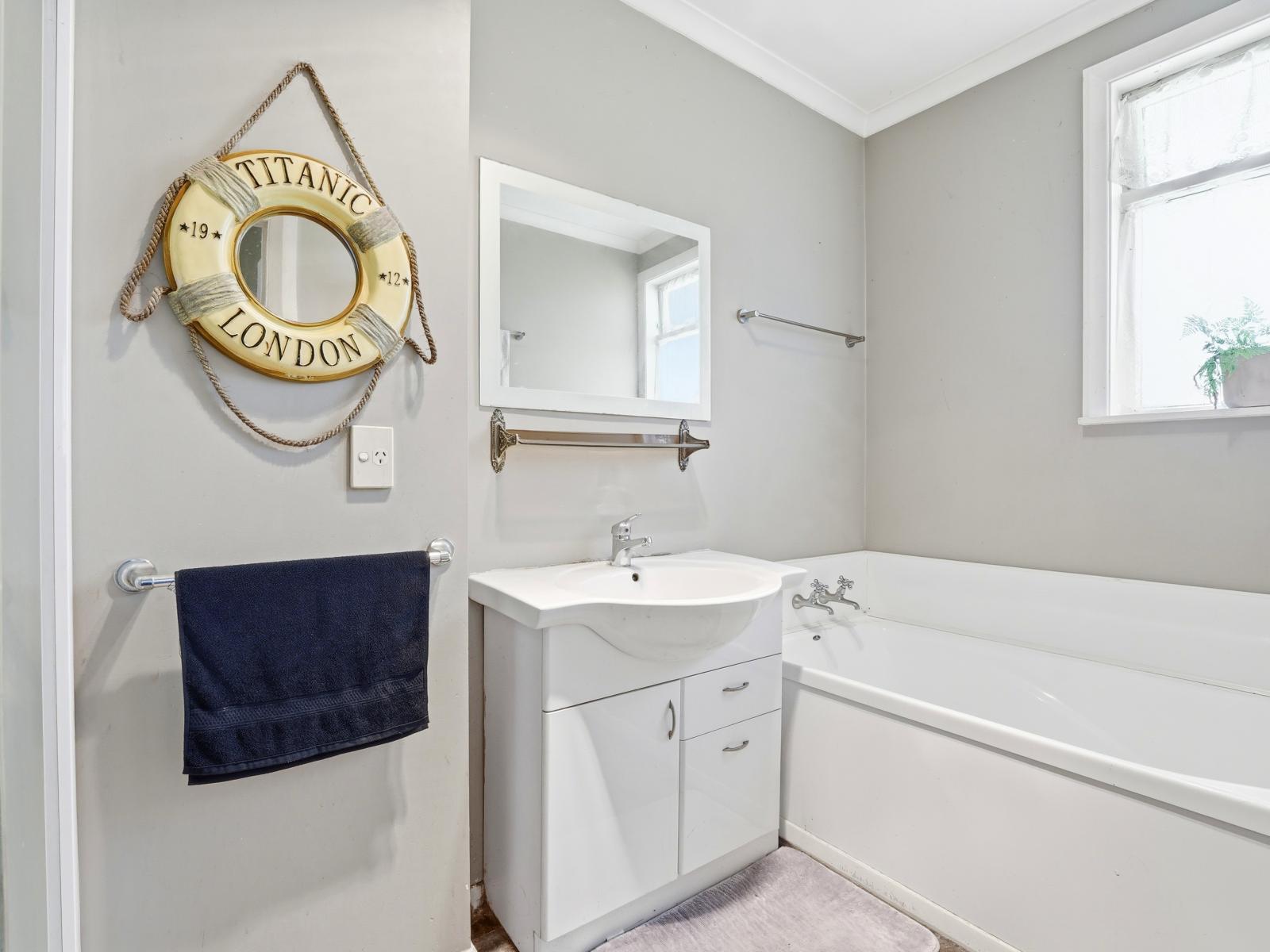 111 Carlton Avenue, Tawhero