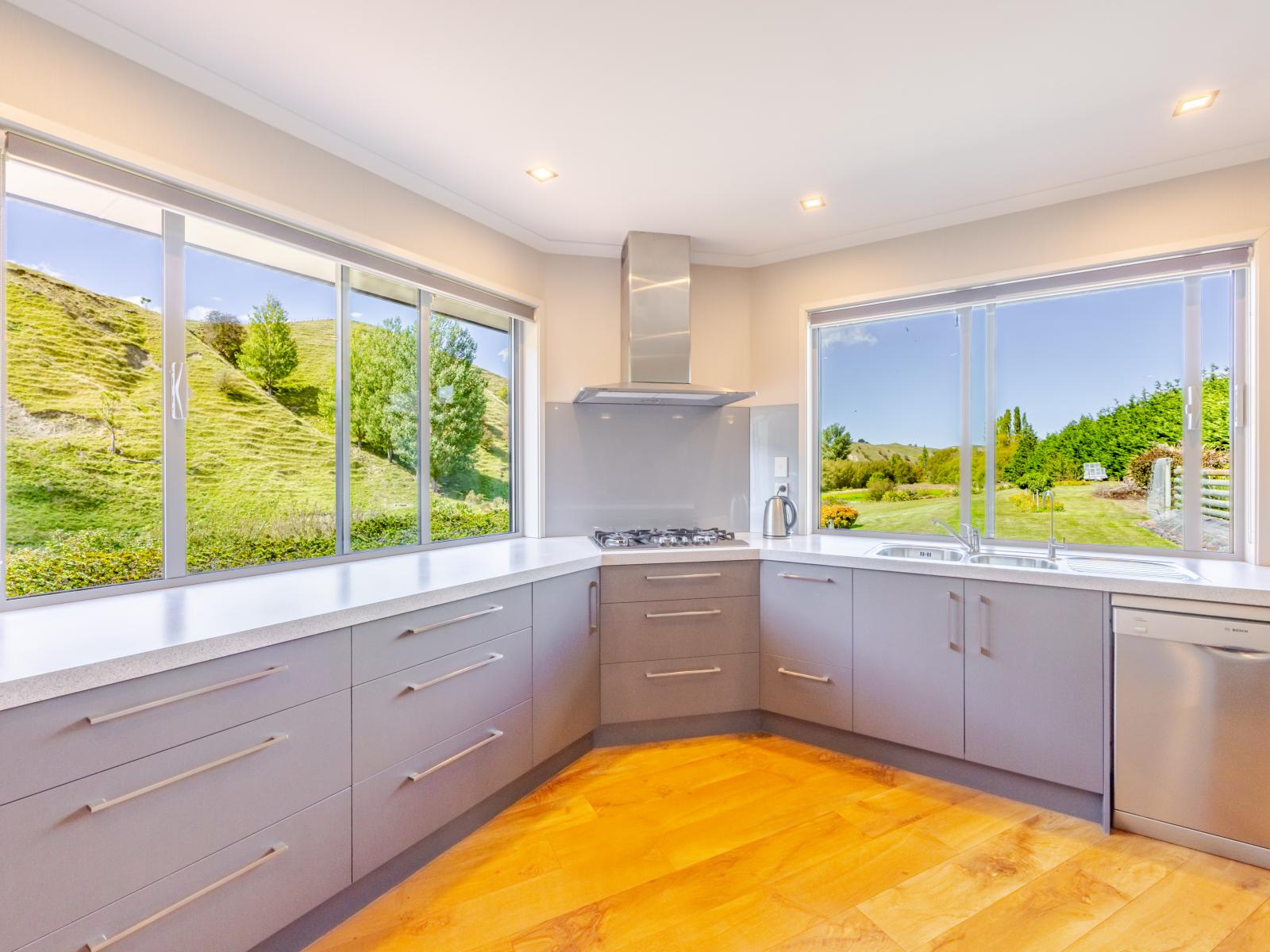 1127 Pourerere Road, Omakere