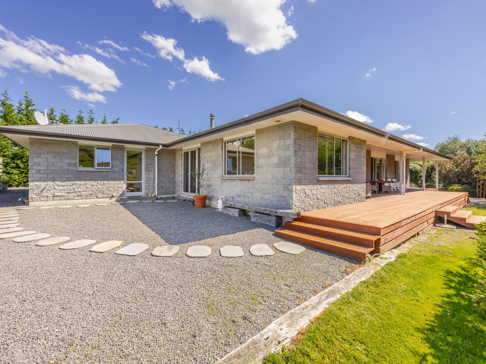 1127 Pourerere Road, Omakere