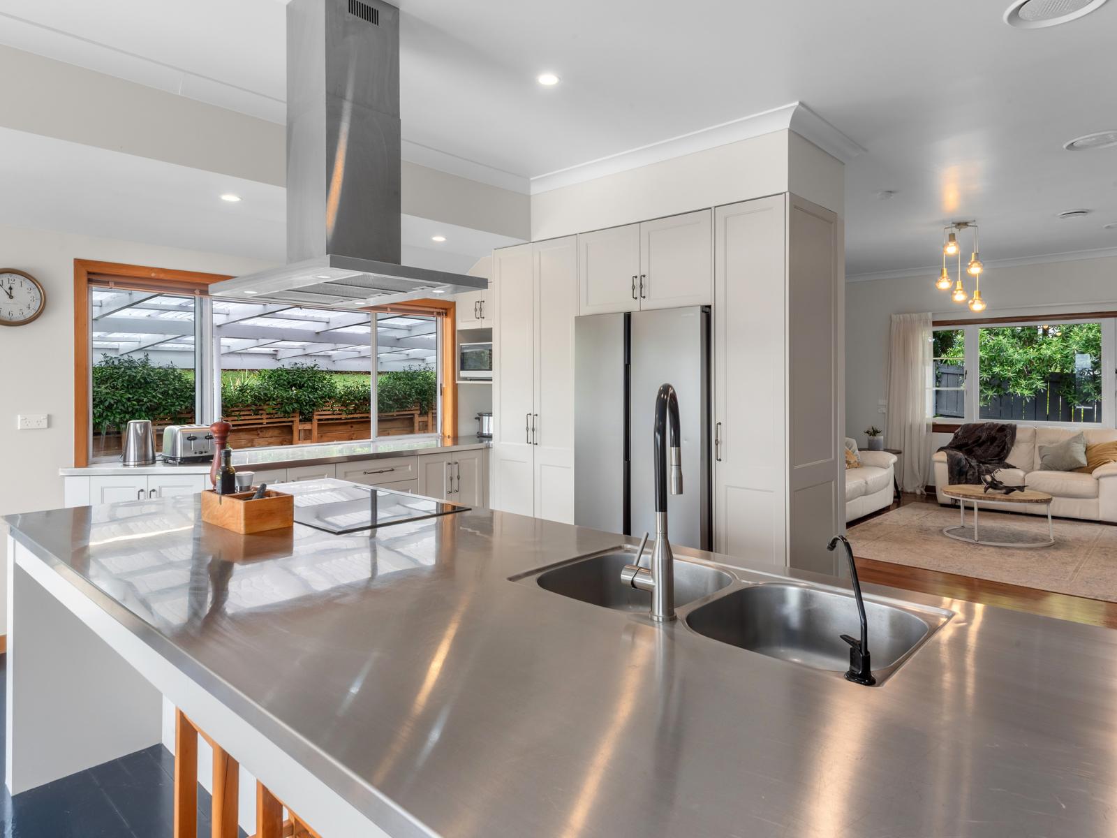 13 Punga Grove Avenue, Riverside