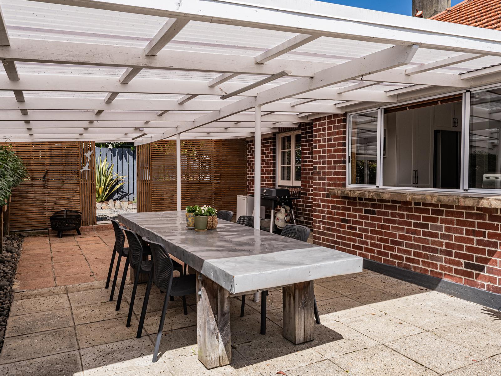 13 Punga Grove Avenue, Riverside