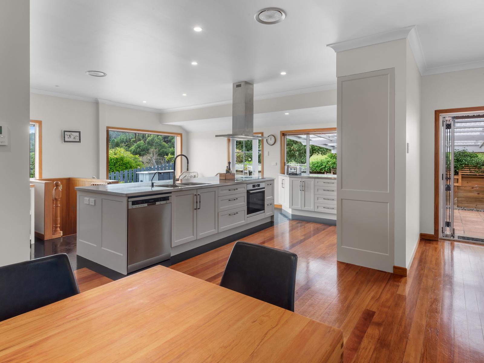 13 Punga Grove Avenue, Riverside